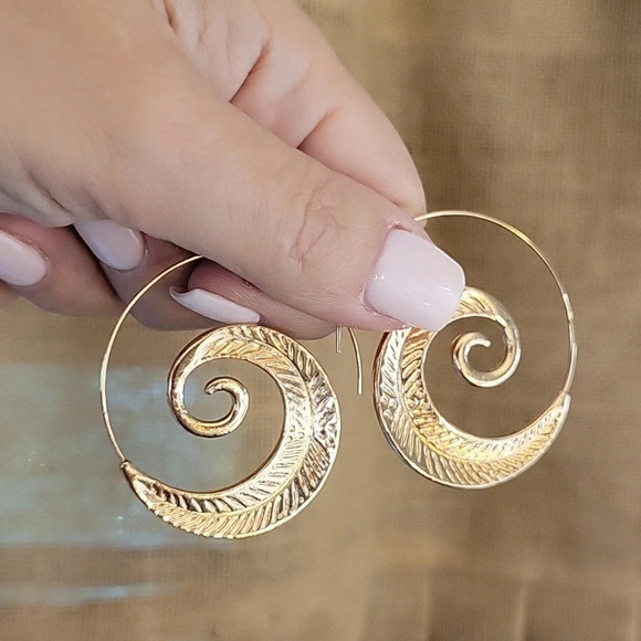 Threader Style Bold Leaf Hoop Earrings - Picture 3 of 7